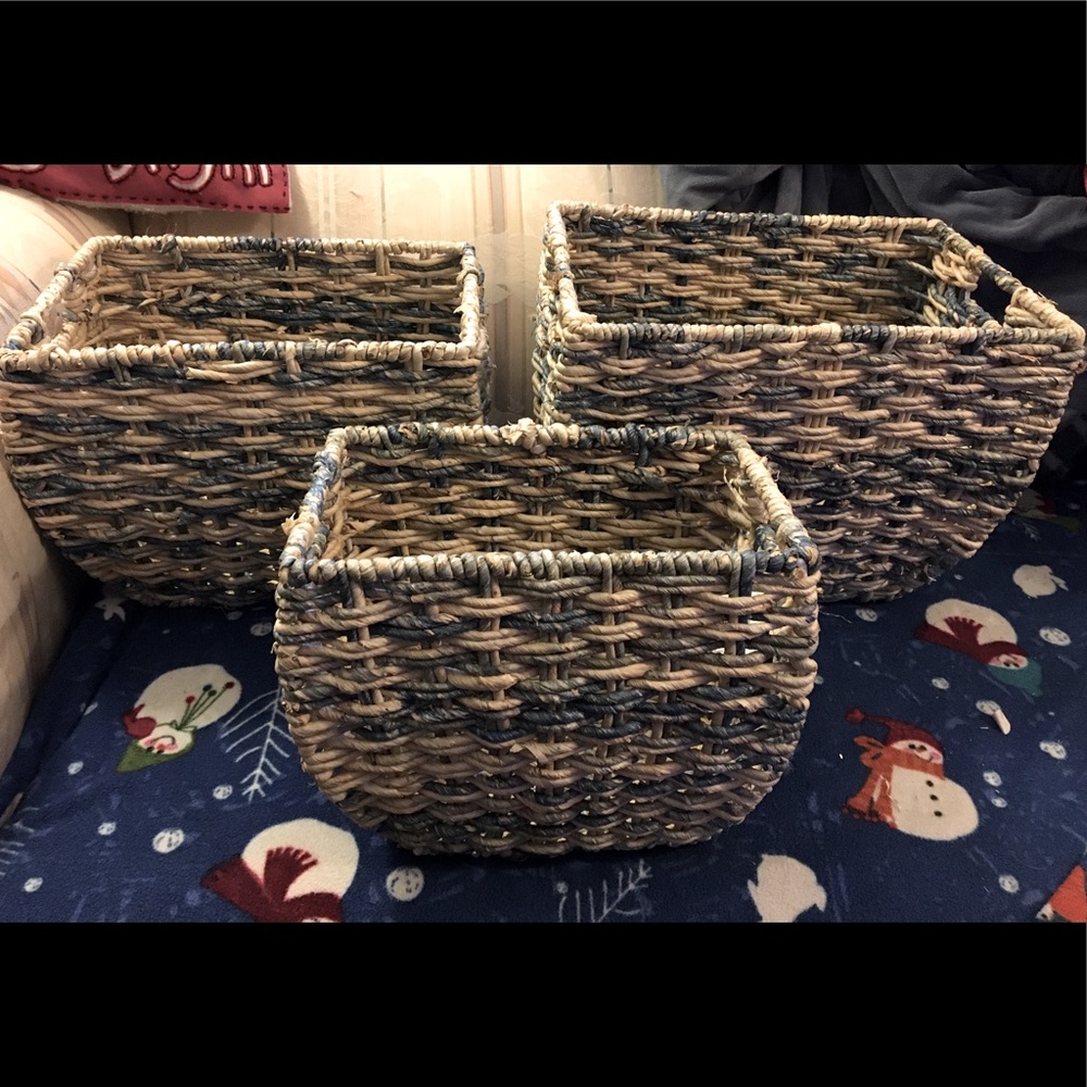 3 Ashland Weaved Baskets Natural w/ Ocean Blue Metal Framed side handles NWT